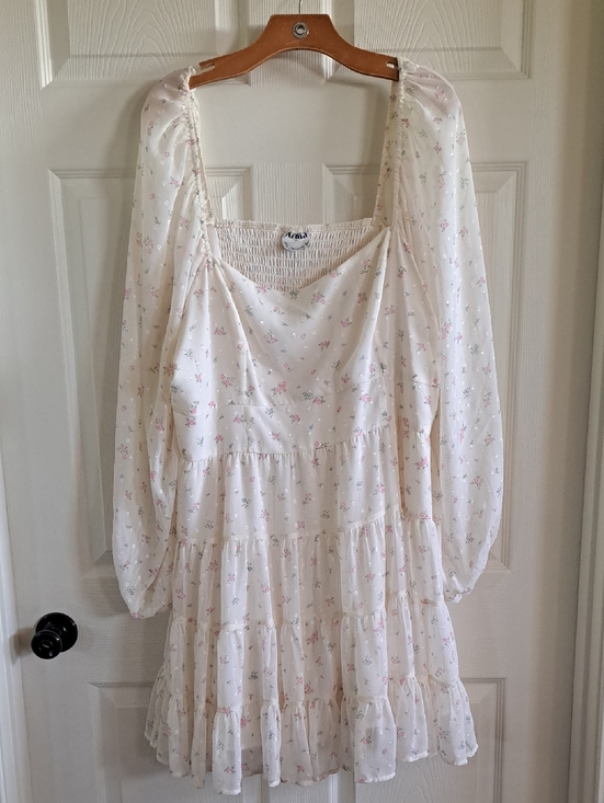 ARULA Dresses & Skirts - Arula Floral Swiss Dot Floral Smocked Puff Sleeve Tiered Knee Length Flowy Dress